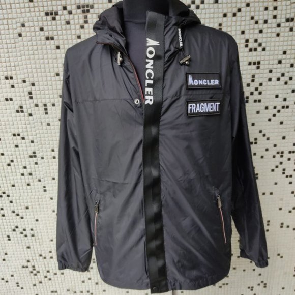 Brand-New Raincoat Moncler !